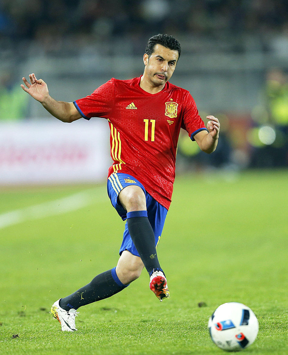 爱游戏登录-西班牙队备战罗马尼亚，胜负难分看点颇多