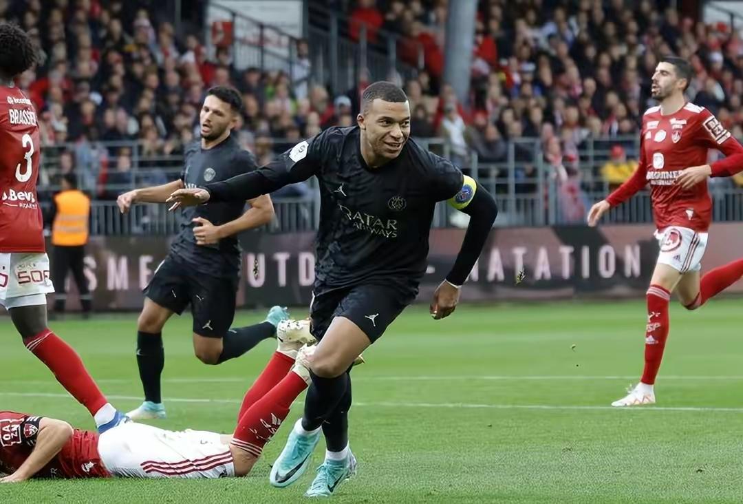 欧洲足坛风云再起：英超比拼球队实力抢眼