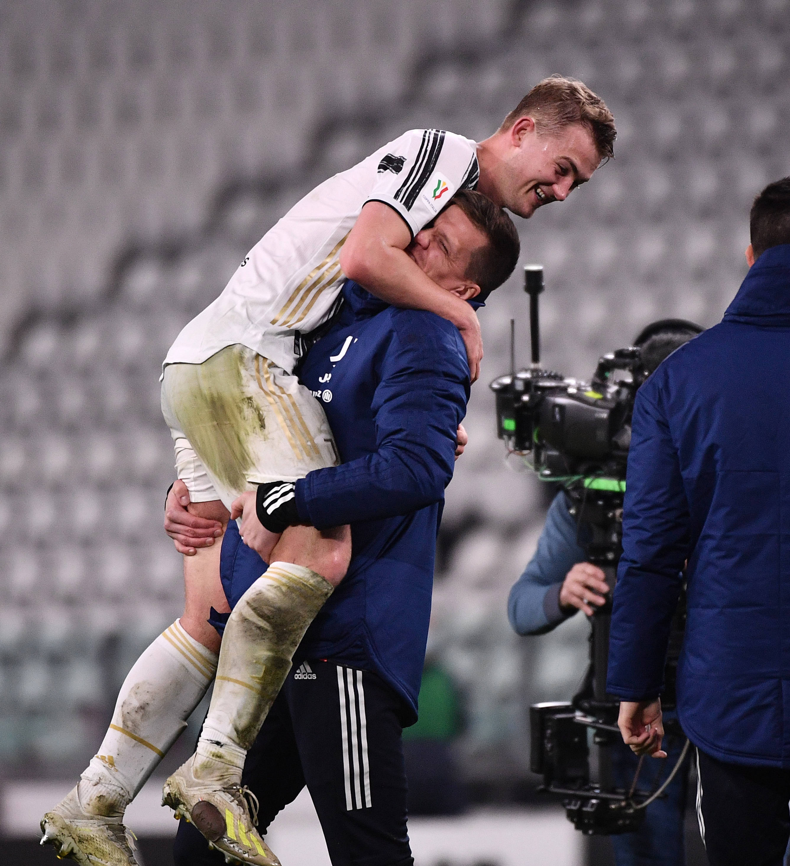 爱游戏官网-包含意大利客场取胜，轻松晋级欧洲国家联赛半决赛的词条