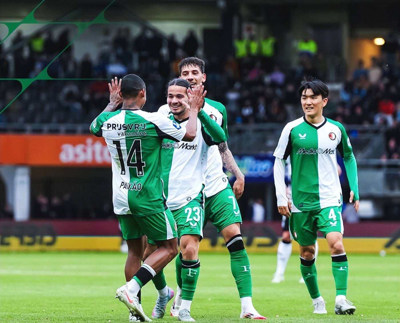 爱游戏登录-紧张对抗！球队展开激烈比赛