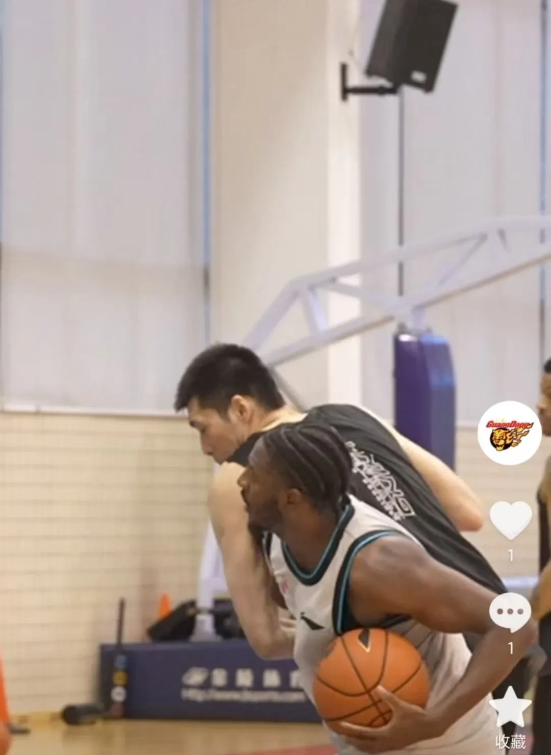 紧张对抗！球队展开激烈比赛