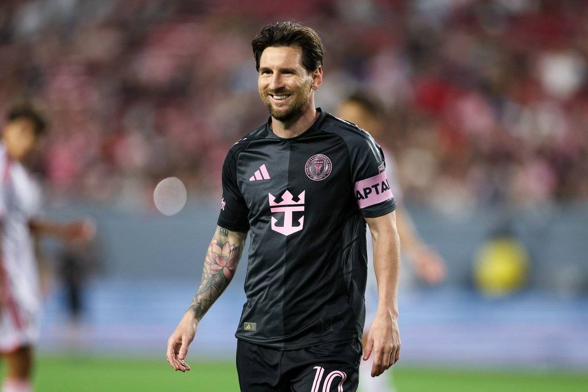 爱游戏入口-梅西战格列兹曼防线压力加倍