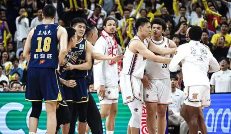 爱游戏网页版-山东男篮与陕西男篮，决战之日即将到来