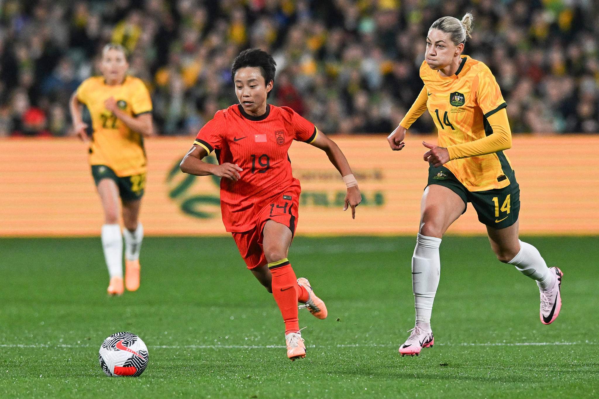 包含女足比赛的精彩瞬间,球员技压群雄的词条 包含女足比赛的精彩瞬间,球员技压群雄的词条