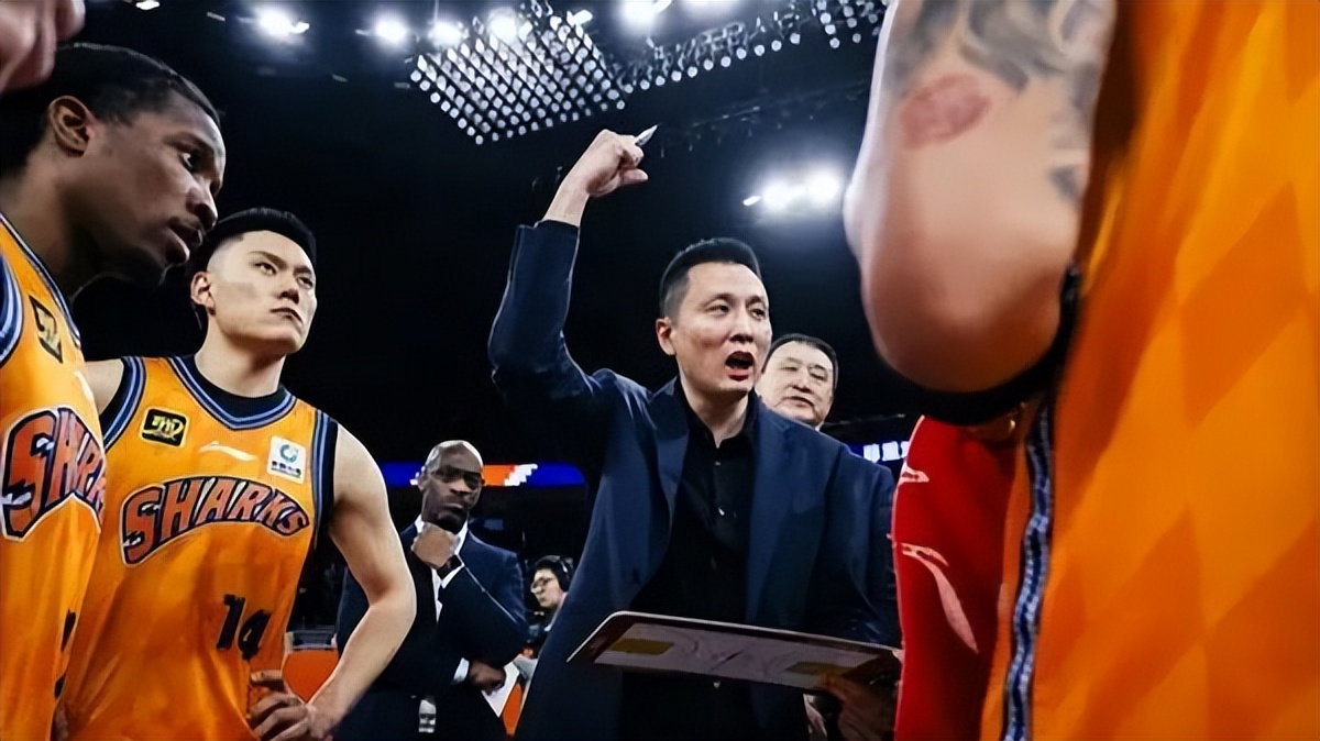 篮球职业选手联手为球队取胜