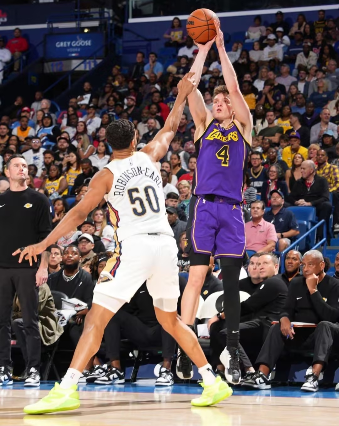 湖人客场惜败鹈鹕,战绩停滞不前的简单介绍 湖人客场惜败鹈鹕,战绩停滞不前的简单介绍