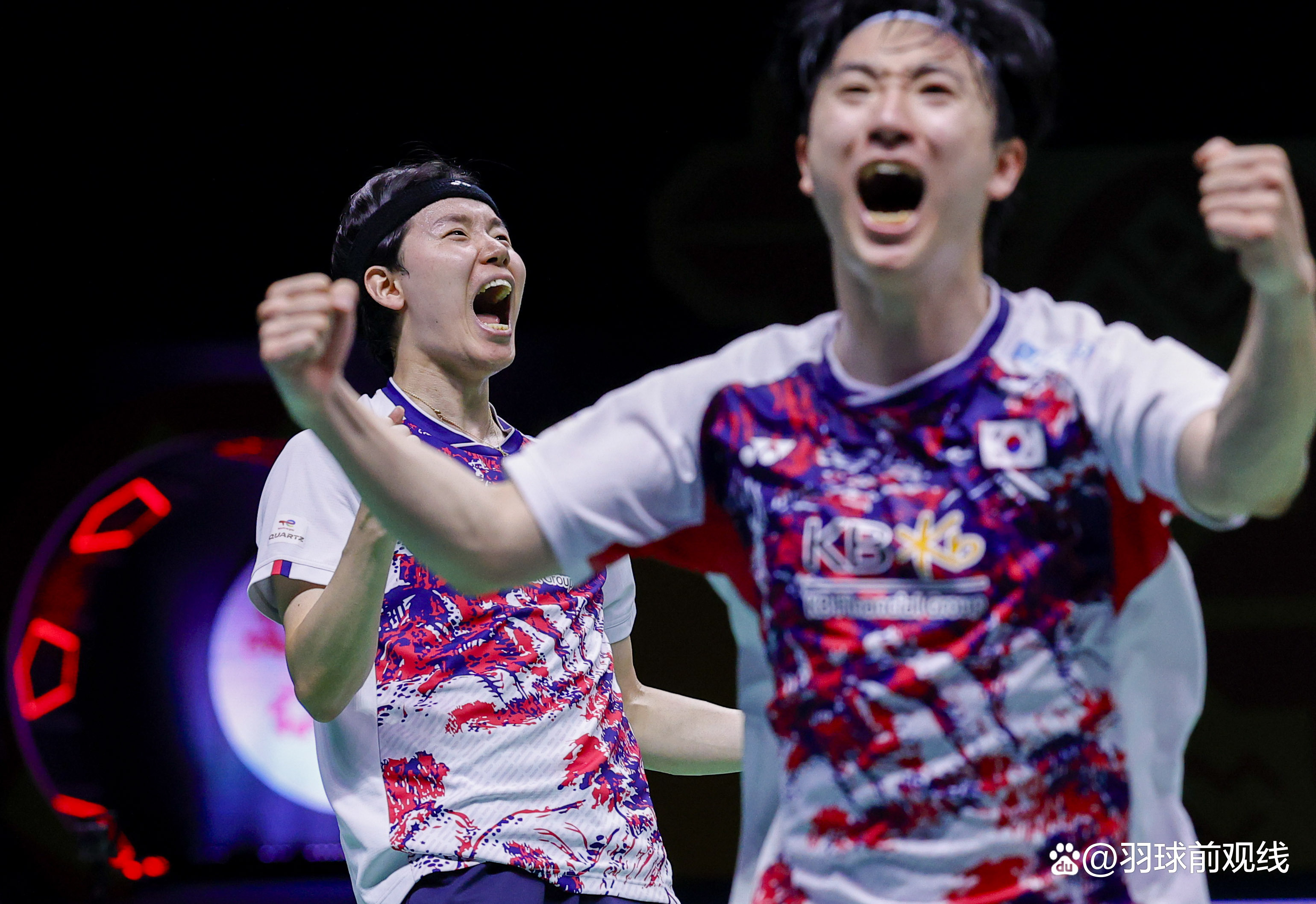 泰国选手在举重比赛中夺得金牌