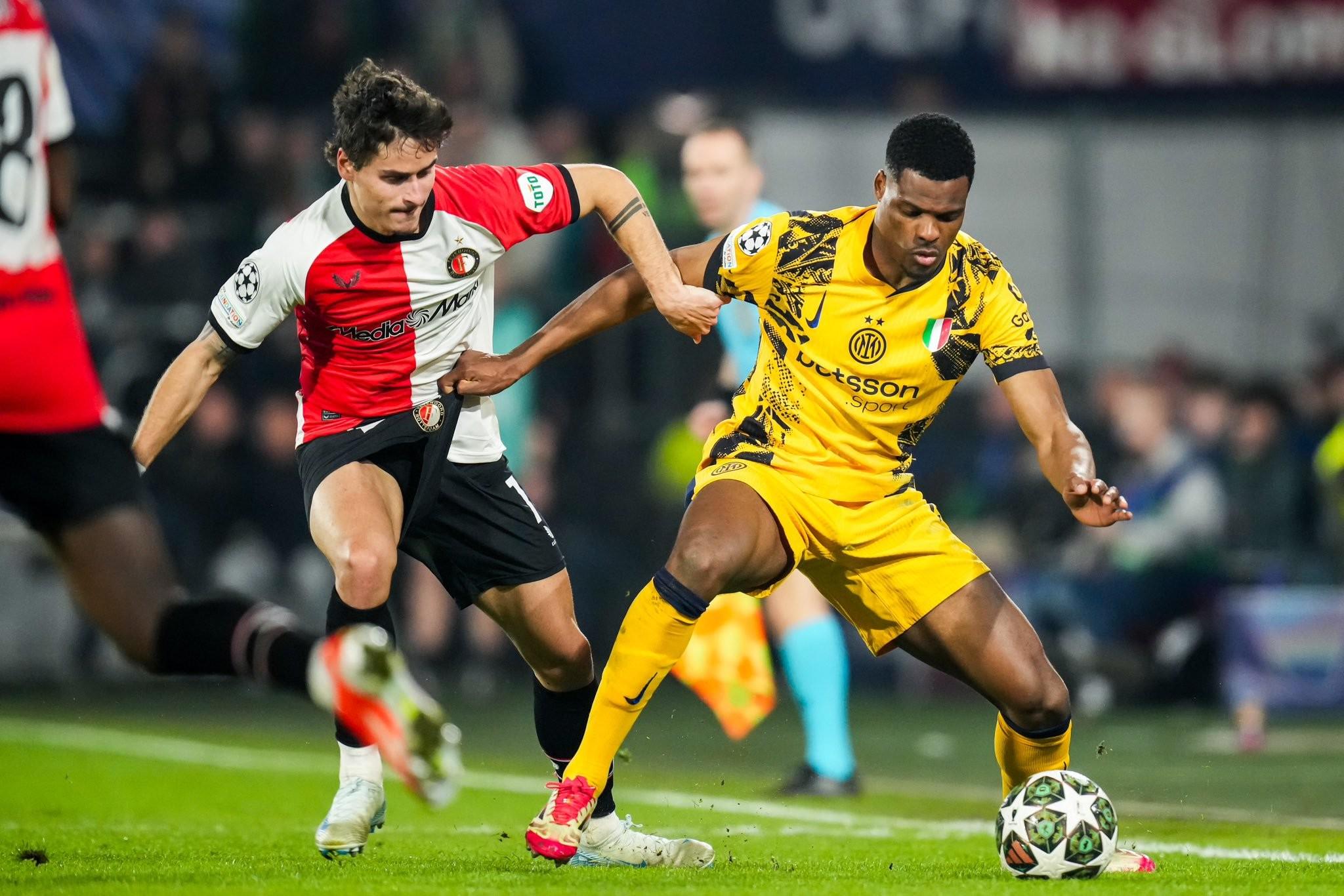 包含法兰克福球员实力出众,助球队保持不败的词条 包含法兰克福球员实力出众,助球队保持不败的词条