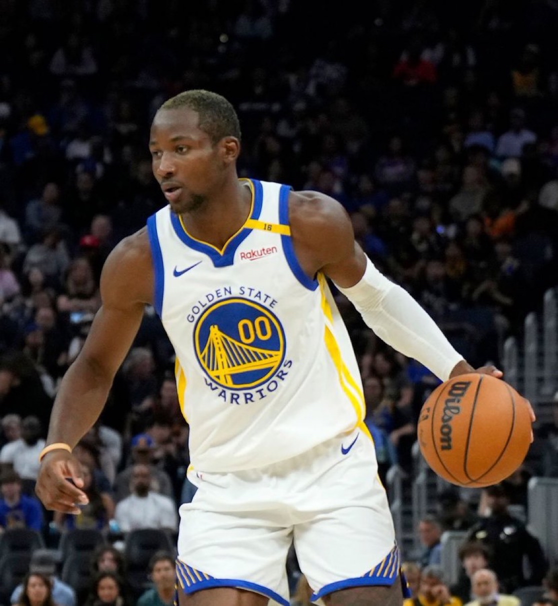 阿尔赫弗尼蒂前锋助球队实现一箭双雕,取胜的简单介绍 阿尔赫弗尼蒂前锋助球队实现一箭双雕,取胜的简单介绍