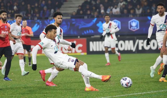 关于巴黎圣日耳曼取得七连胜，法甲豪门稳居积分榜首的信息