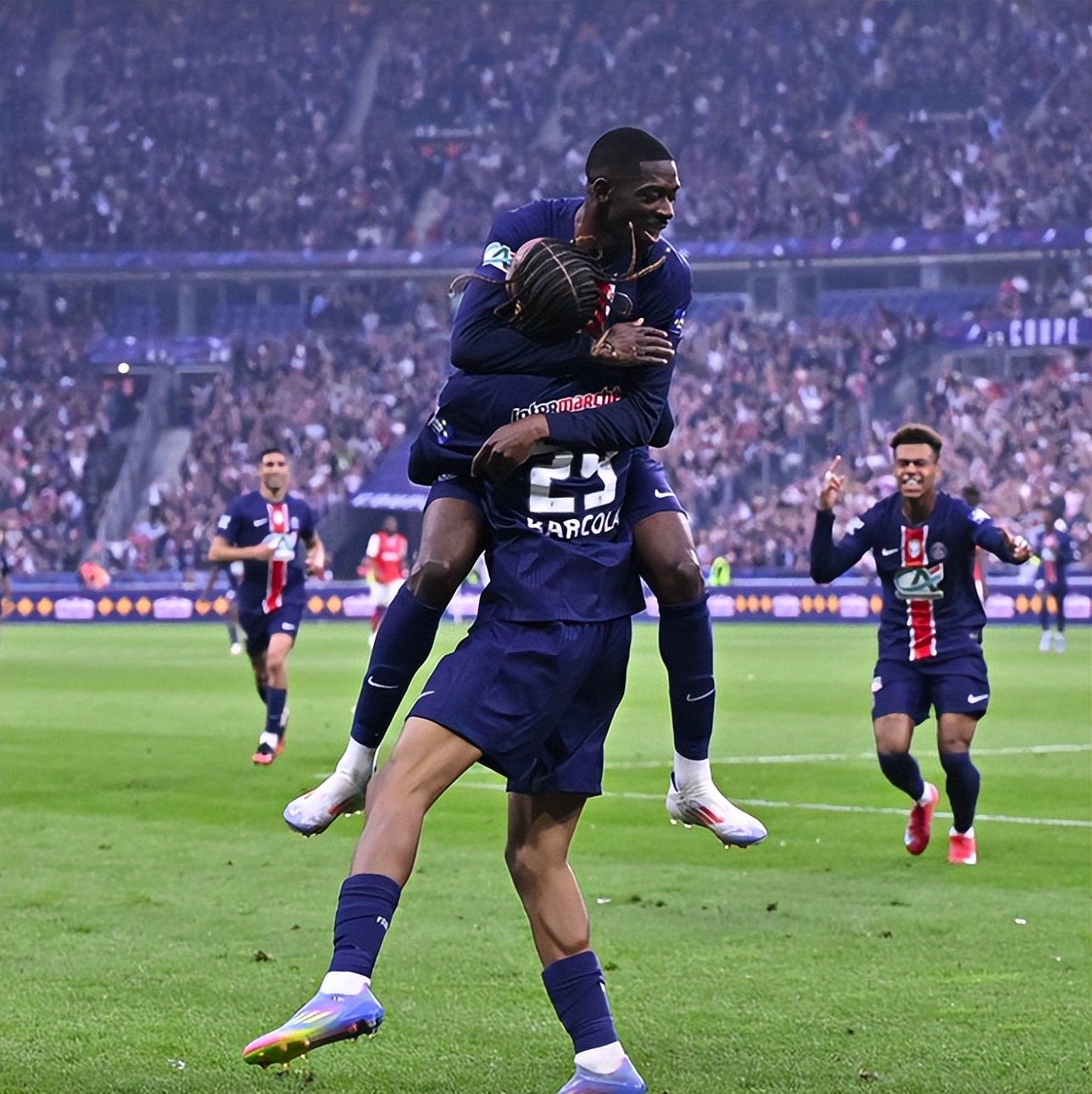 豪门球队将在赛场上争夺荣誉