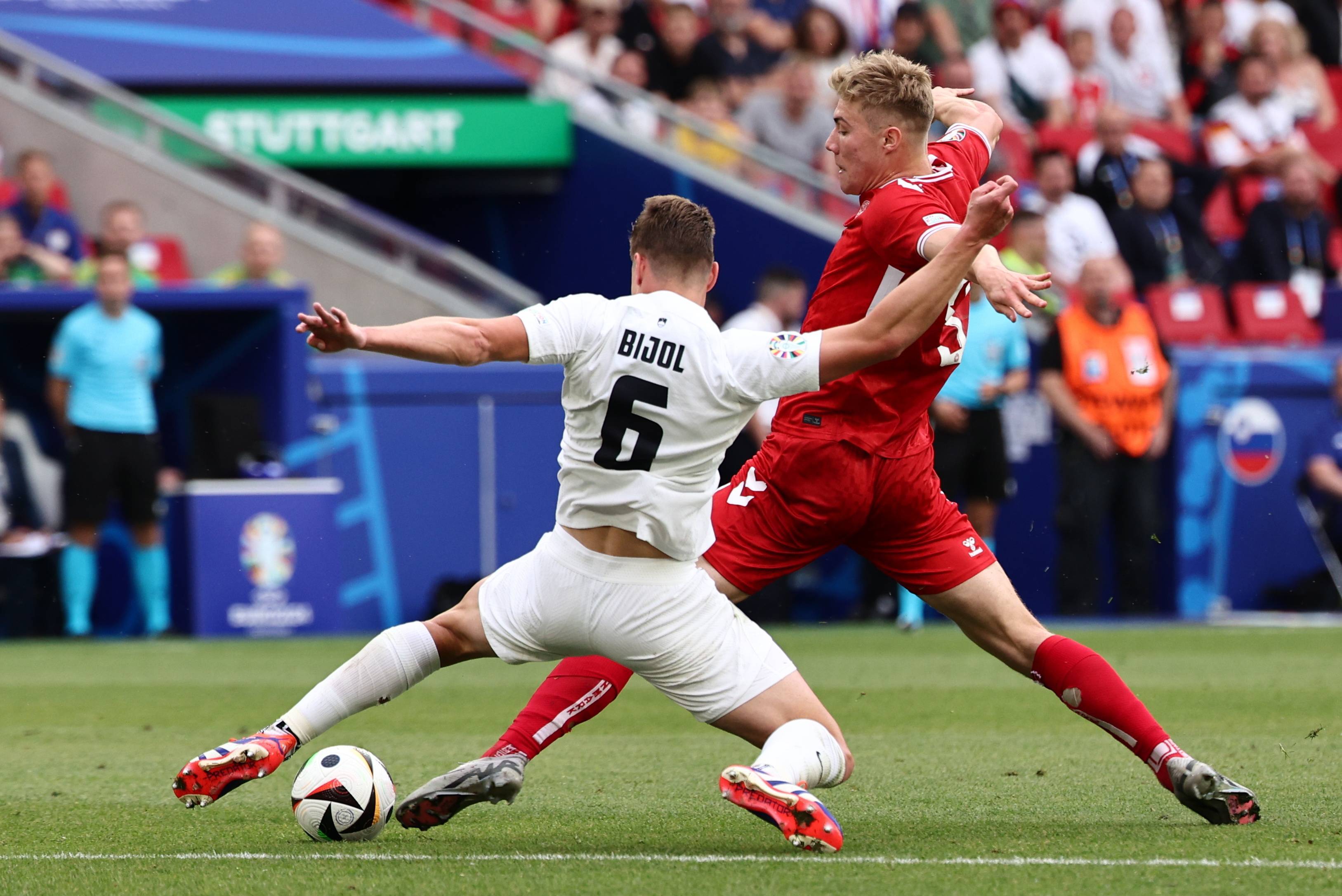 爱游戏亚洲官网-斯洛文尼亚足球队参加慈善篮球比赛