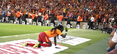 爱游戏中国官网-莱比锡红牛客场艰难取胜，排名稳定德甲前列，莱比锡红牛的主场