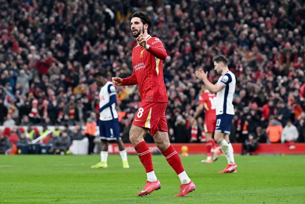 包含热刺后防线表现出色,成功挡下多次进攻的词条 包含热刺后防线表现出色,成功挡下多次进攻的词条