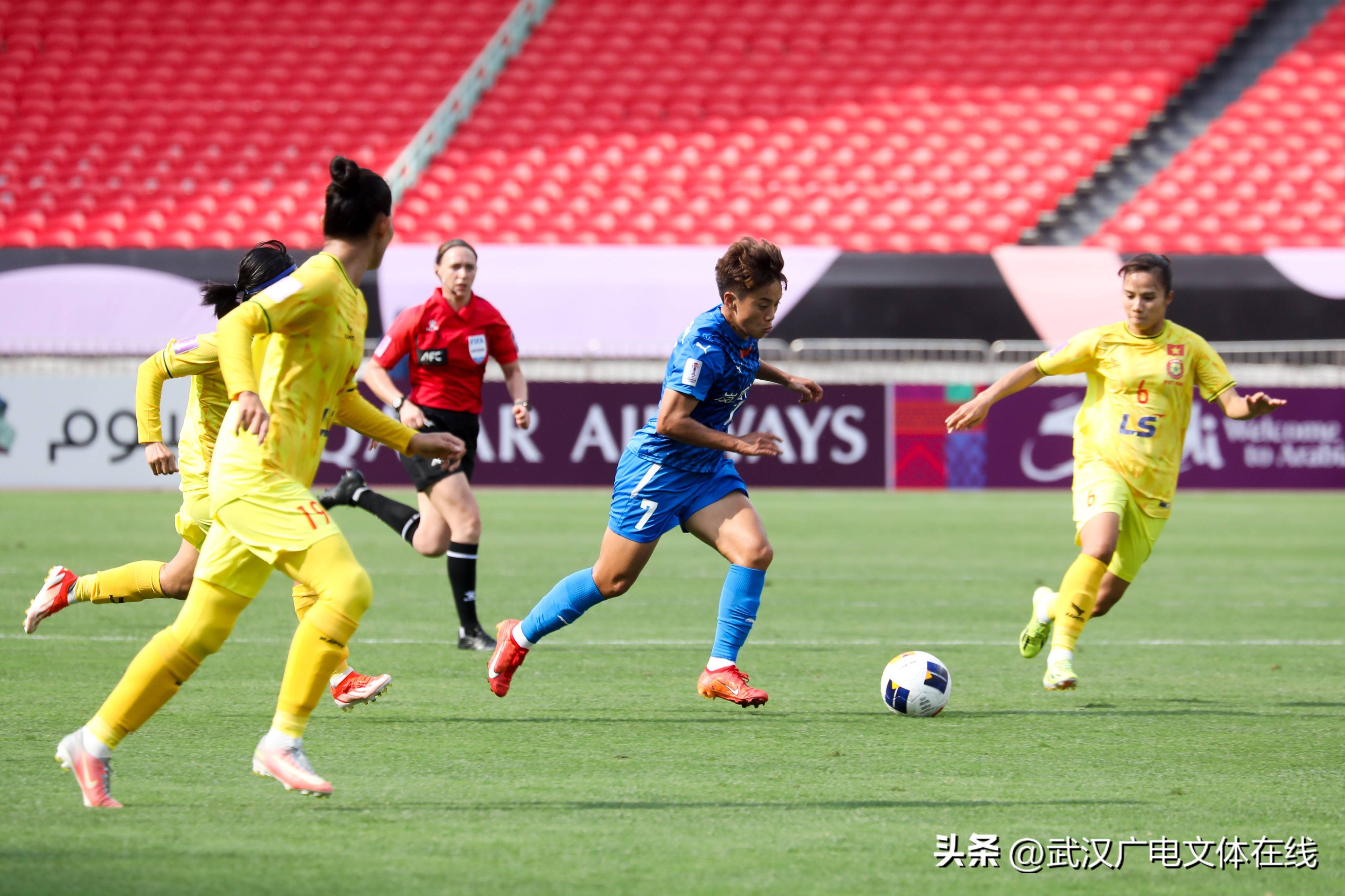 委内瑞拉女足主教练布置新战术，争取晋级机会