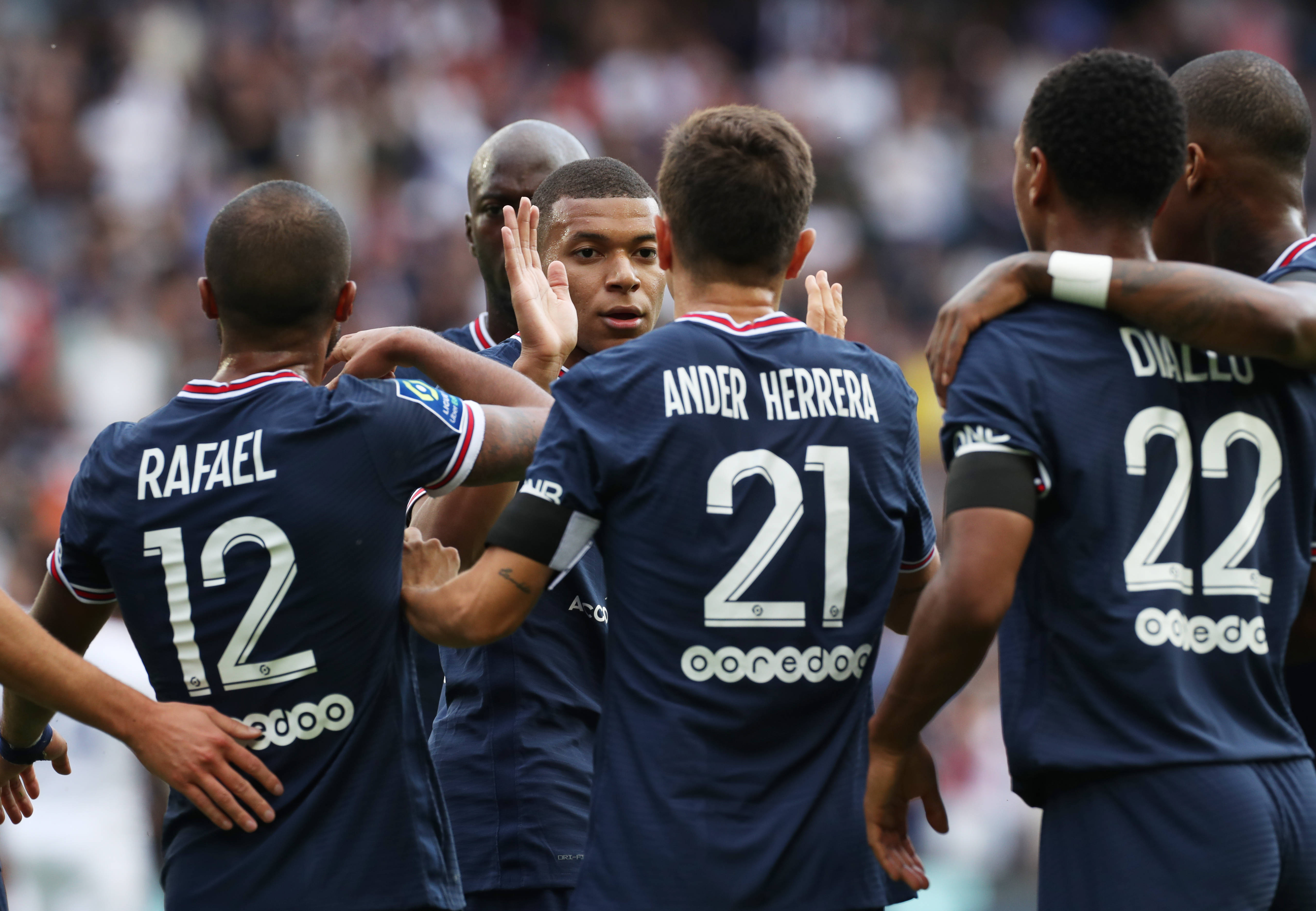 比赛结束,球员精湛表现获得称赞 比赛结束,球员精湛表现获得称赞