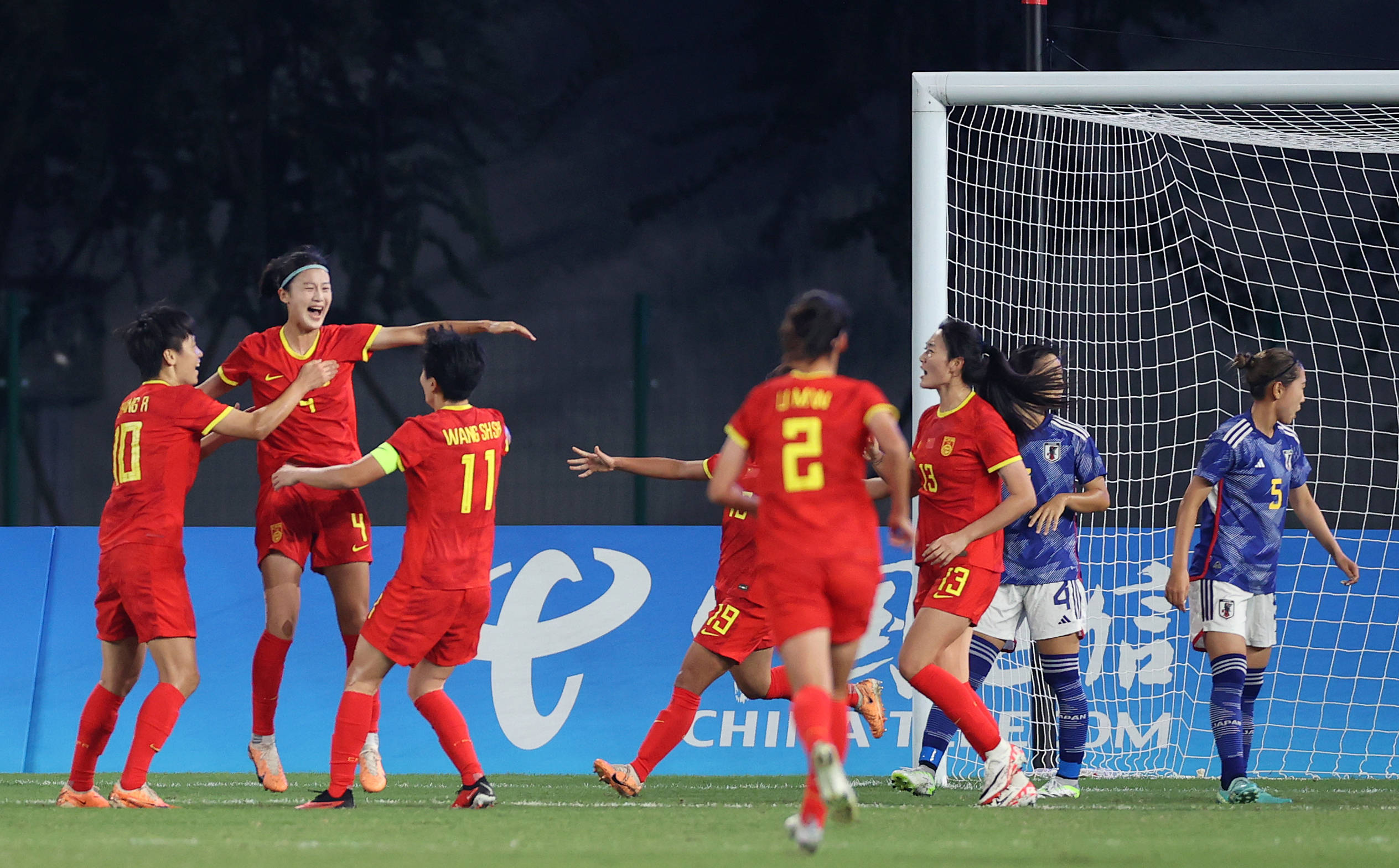 中国女足在小组赛中展现实力 中国女足在小组赛中展现实力