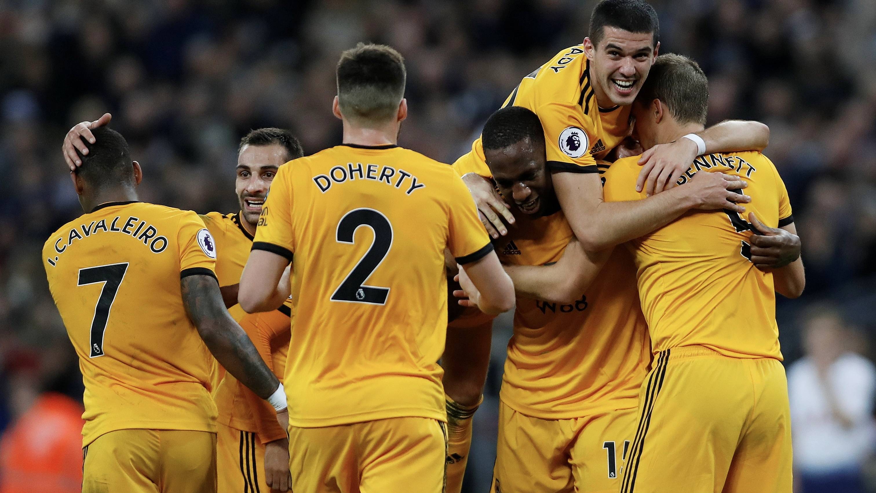 爱游戏-足球职业联赛一场精彩对决火花四射引人瞩目的简单介绍