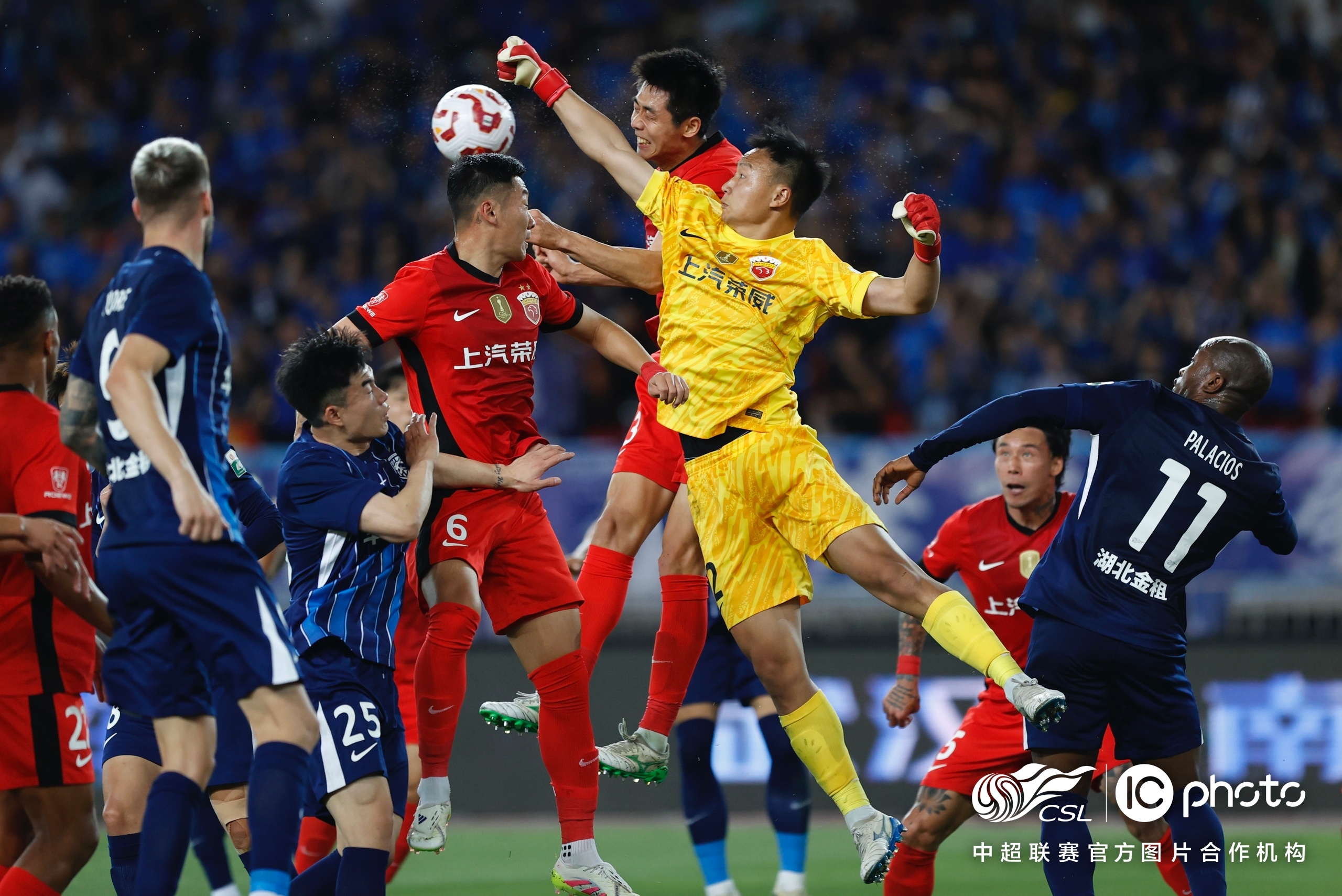 上港主场绝杀,成功击败广州富力 上港主场绝杀,成功击败广州富力