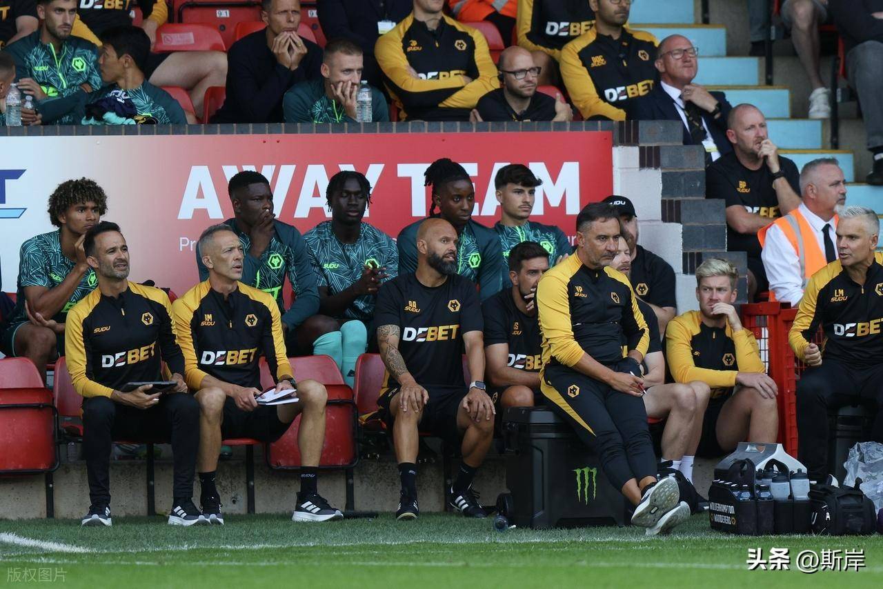 爱游戏官网-狼队新援表现出色，球队士气大振的简单介绍