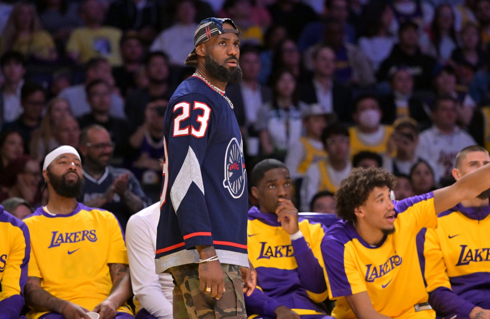 雄鹿主场战胜湖人，豪取七连胜