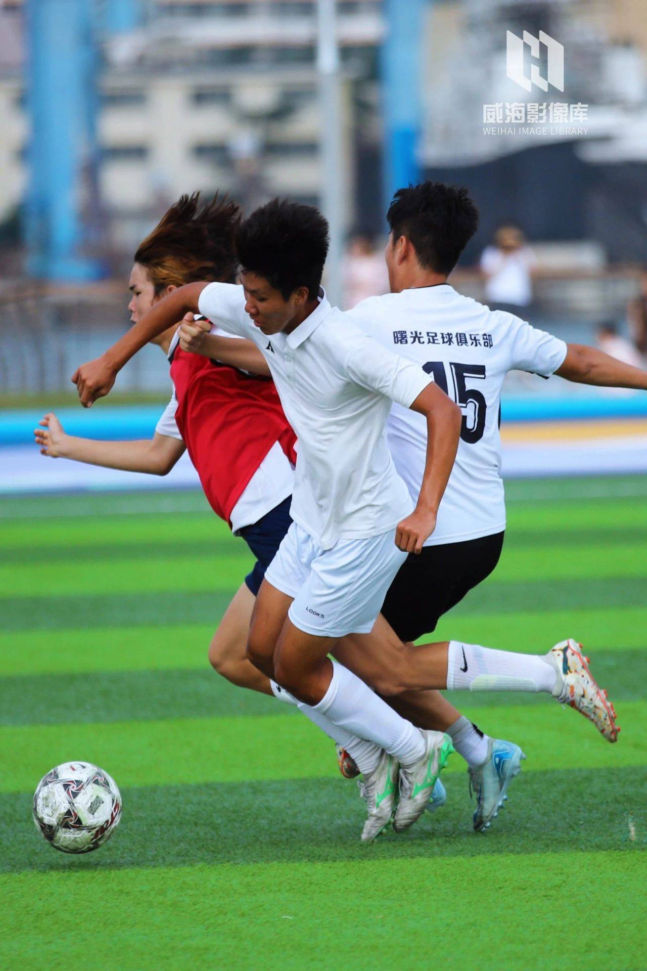 爱游戏亚洲官网-国际足坛擂台赛：强队对决火热角逐