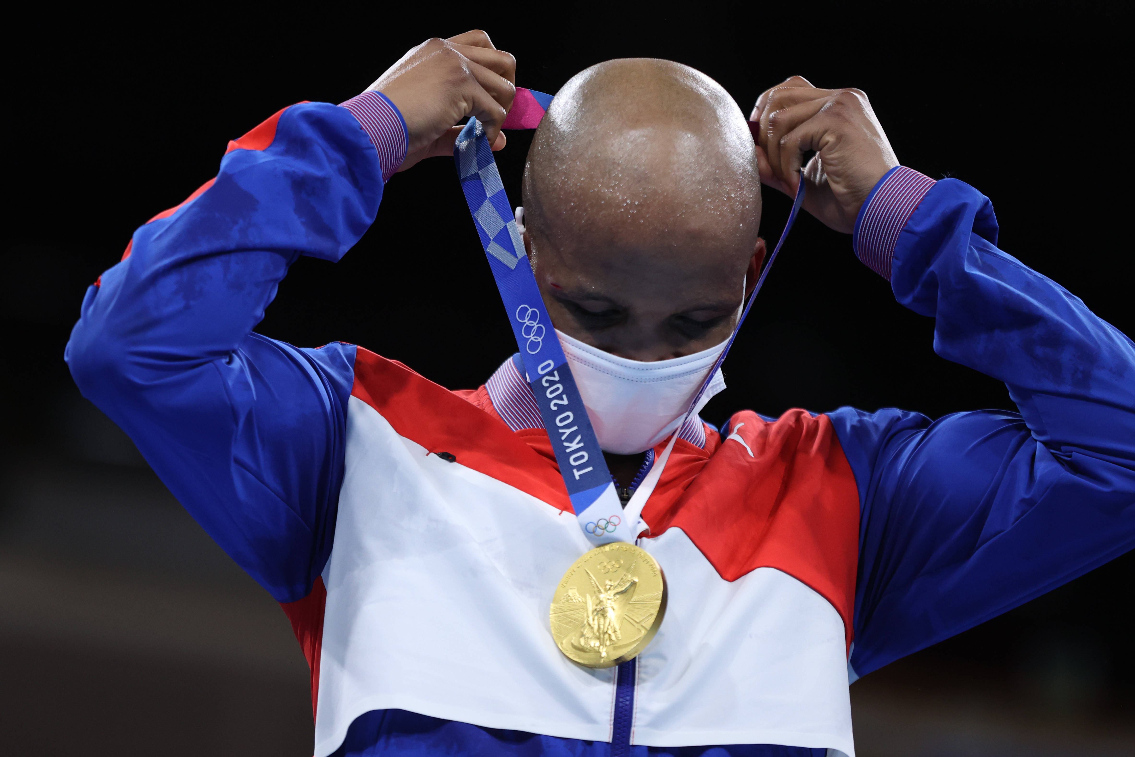 德国拳击选手成功卫冕冠军气势如虹的简单介绍 德国拳击选手成功卫冕冠军气势如虹的简单介绍