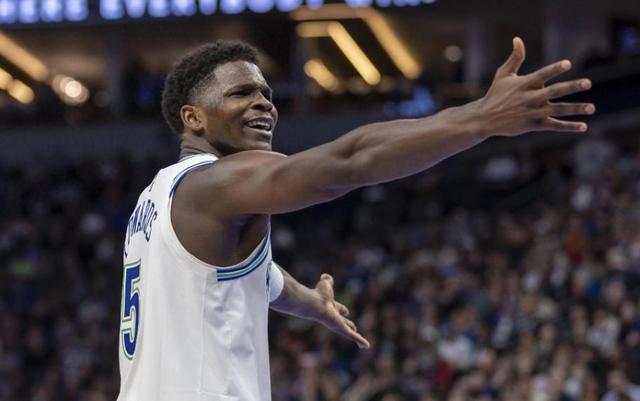 爱游戏官网-球队因财政问题无法签约明星球员，遗憾叹息