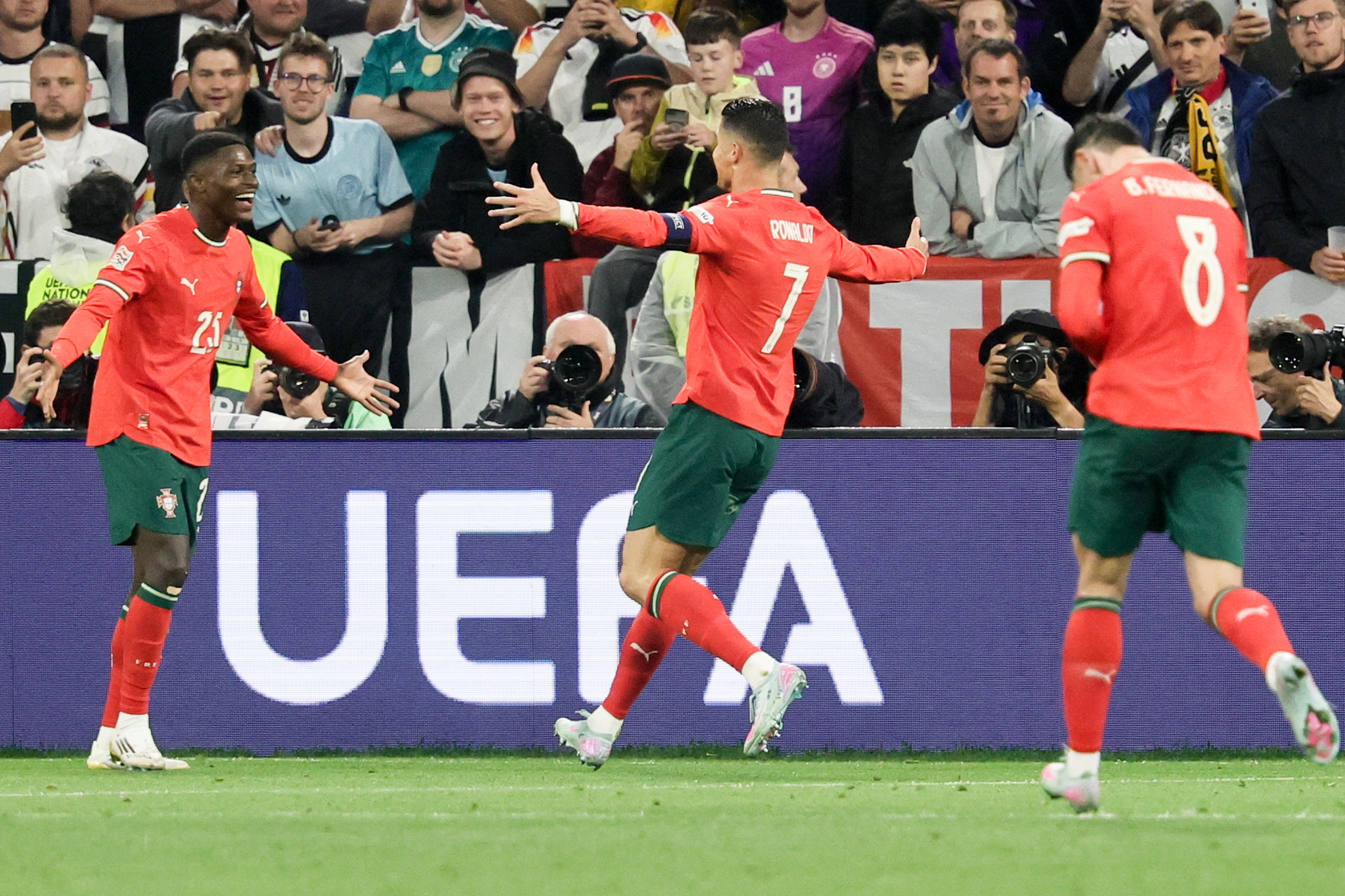 欧洲国家足球赛火爆开赛,球队迎来挑战机会的简单介绍 欧洲国家足球赛火爆开赛,球队迎来挑战机会的简单介绍