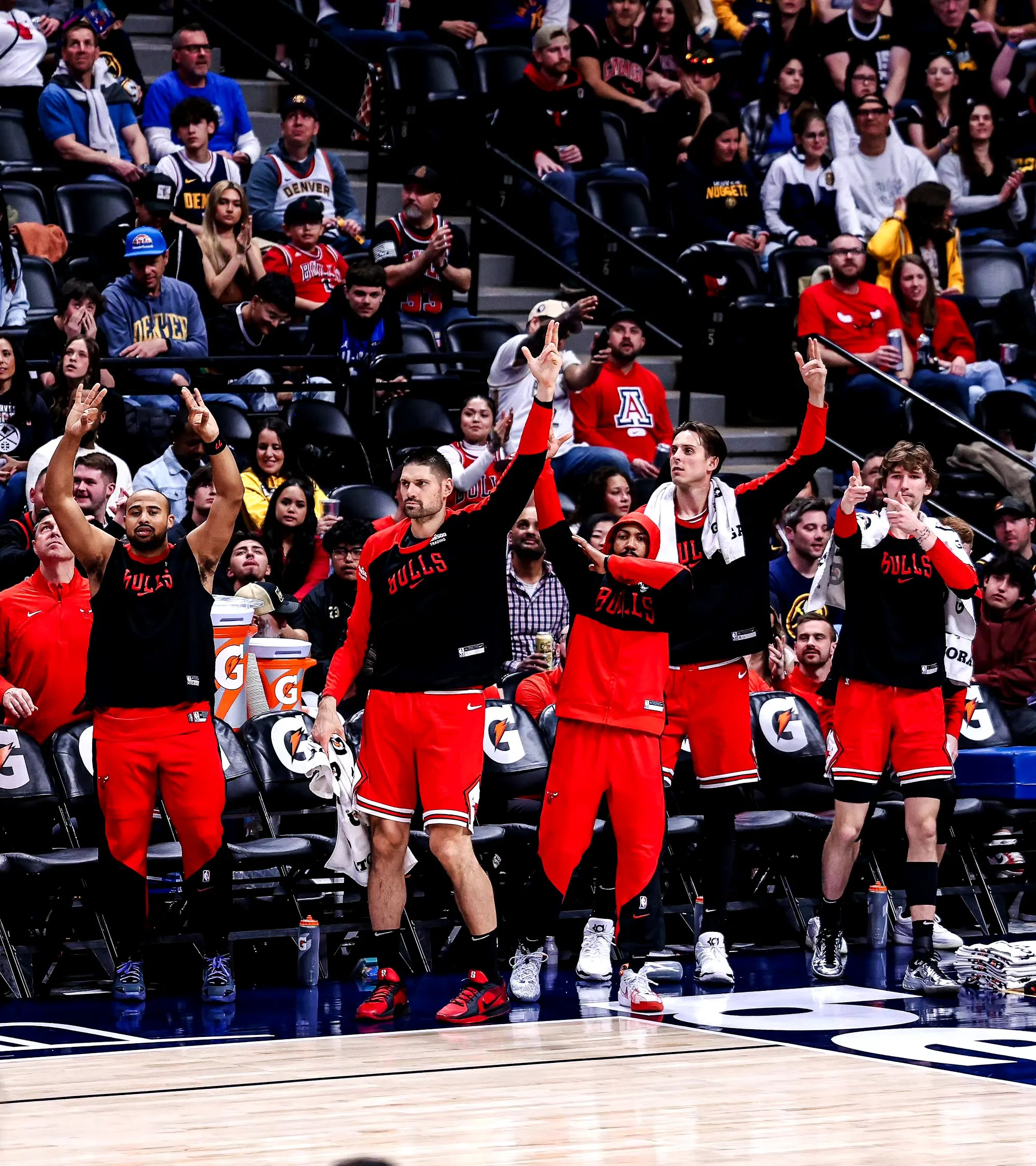 爱游戏登录-公牛不敌快船，拉文砍下分