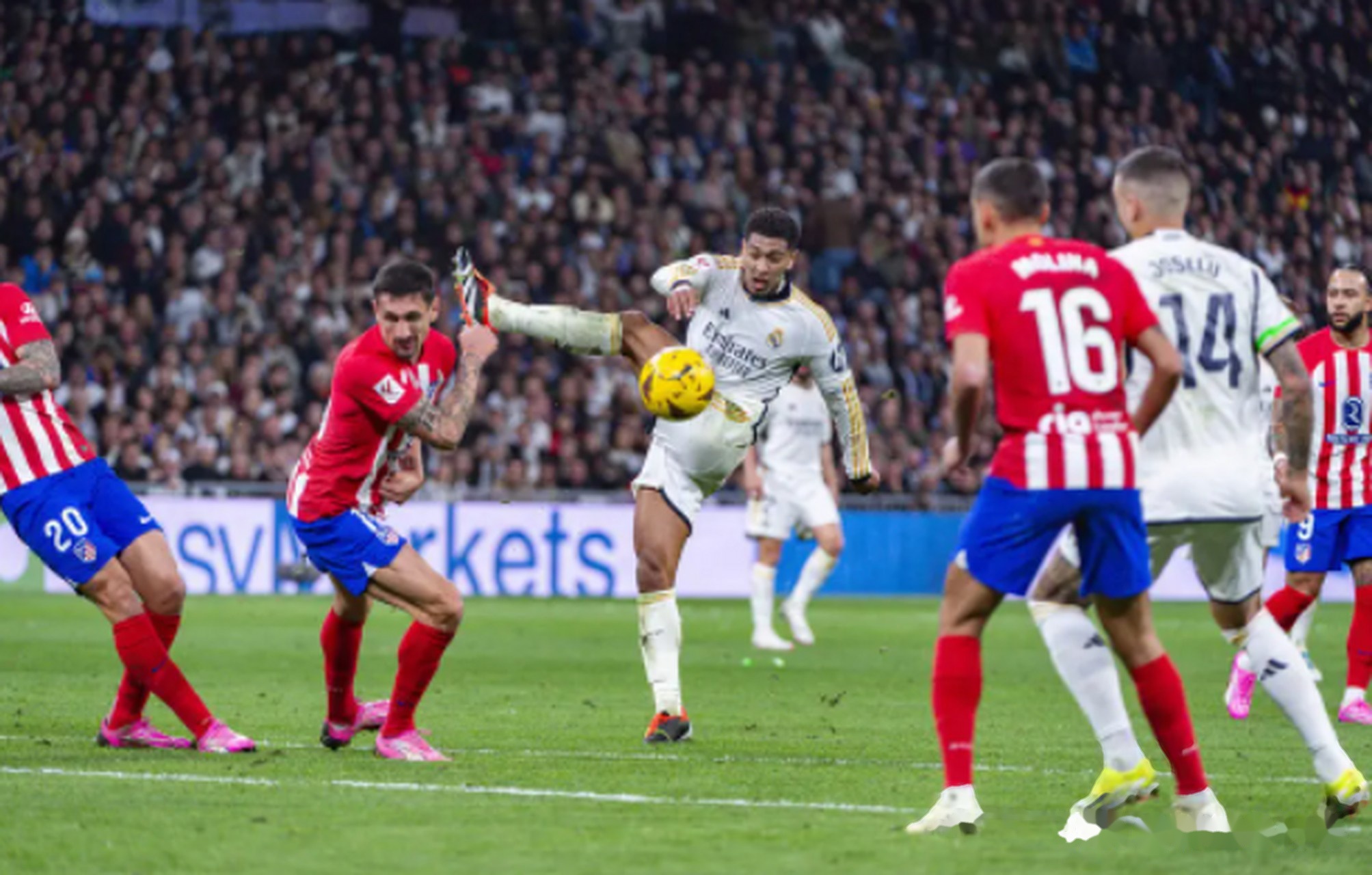 包含足球疯狂之夜：预选赛全面启幕的词条