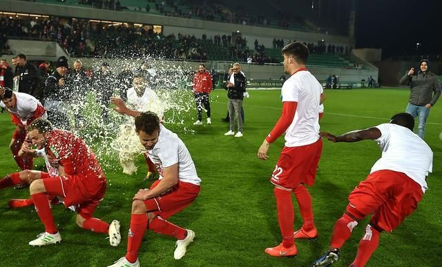 包含纽伦堡主场战平,位置有所保持的词条 包含纽伦堡主场战平,位置有所保持的词条