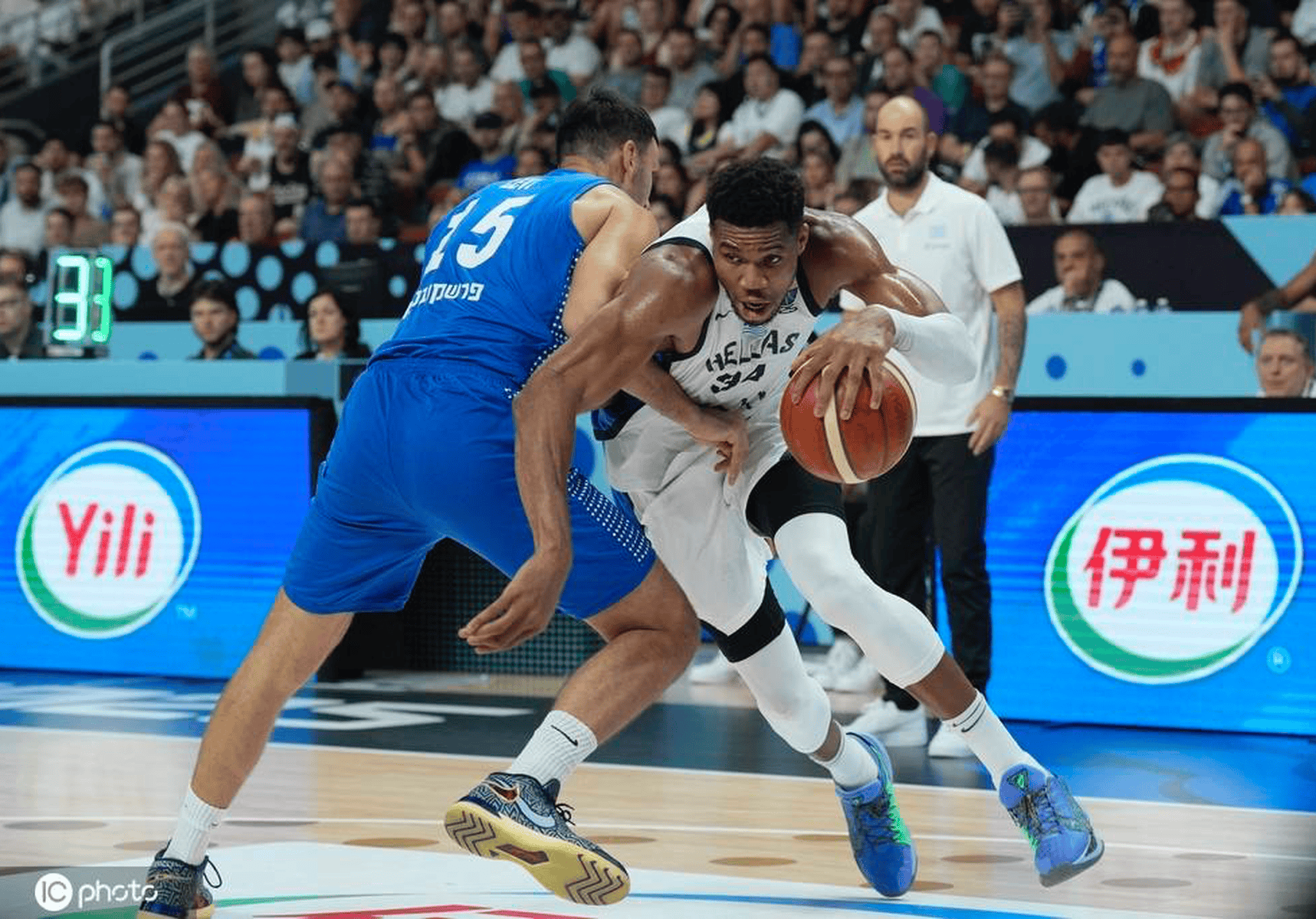 摆线看过：字母哥轰46分狂胜尼克斯